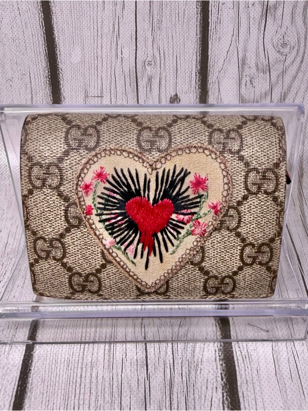 PRE LOVED Auth Gucci GG Supreme Monogram Heart Embroidered Card Case Wallet Red